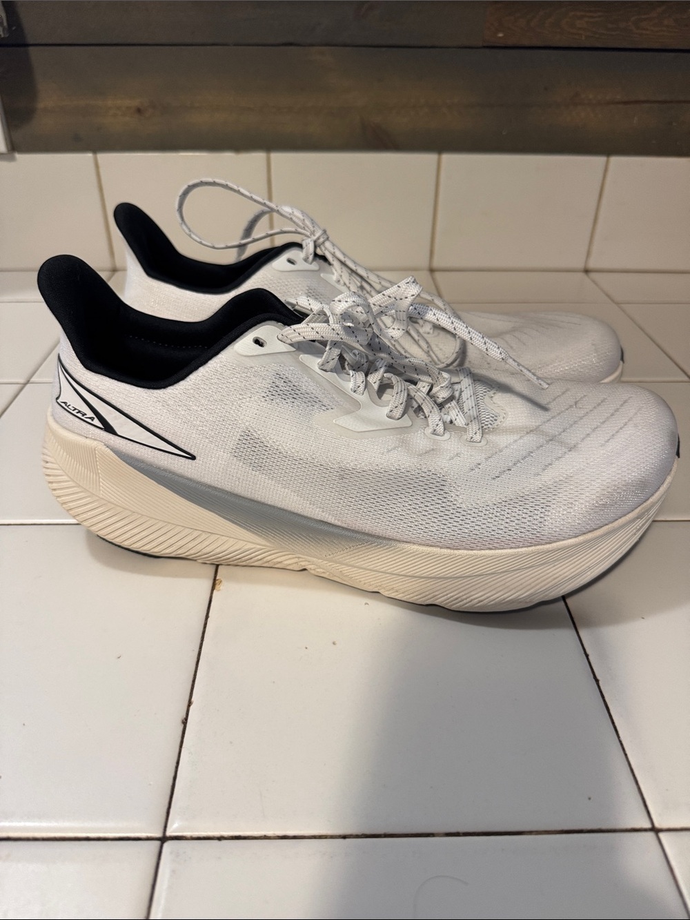 Altra Experience Flow Women's White Athletic Running Shoes Sneakers Size 11